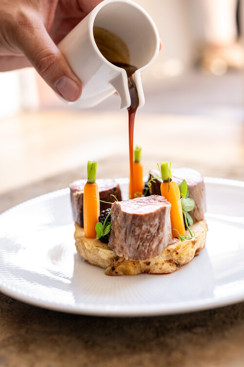 Hotelrestaurant mit gehobener Speisenzubereitung
