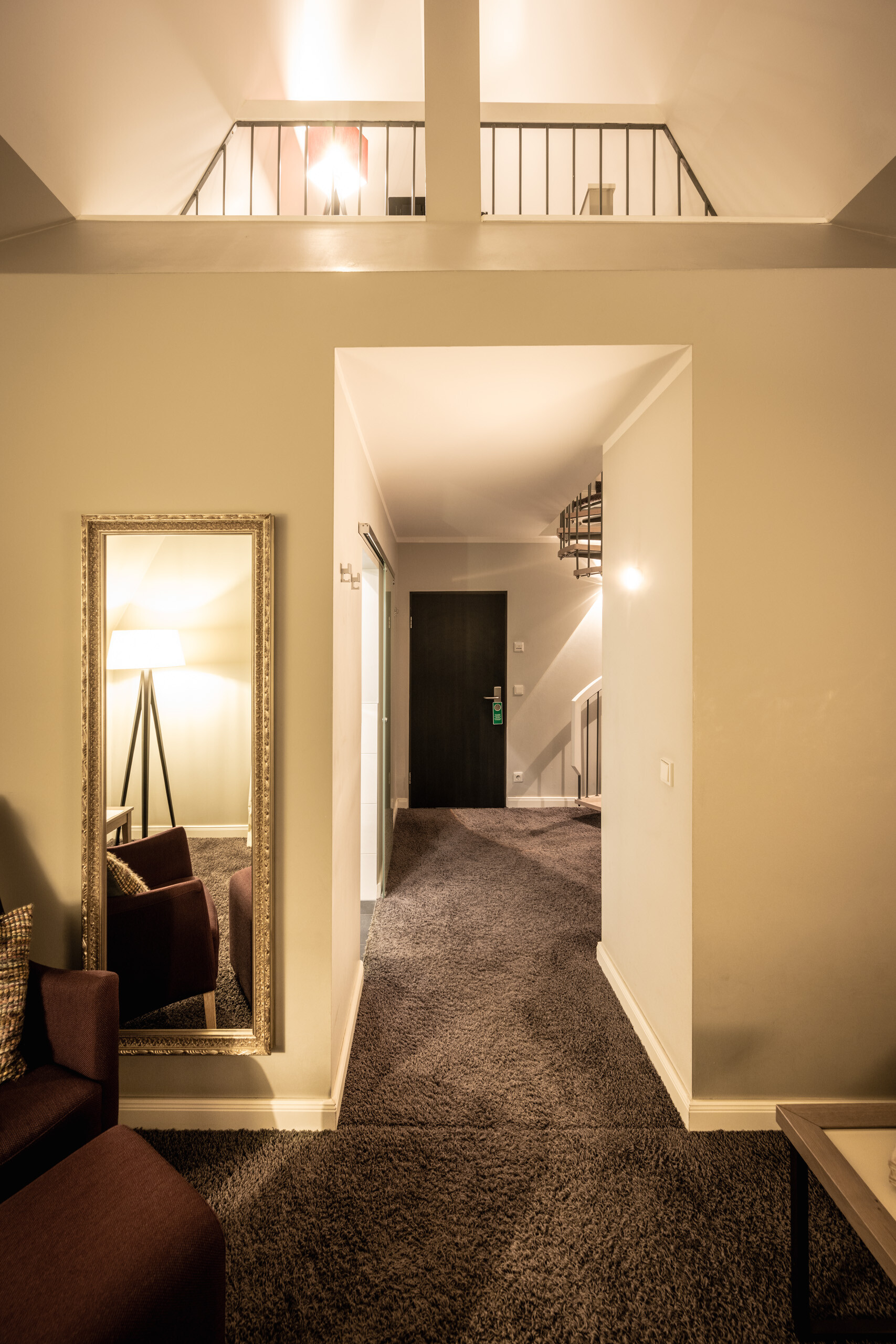 Juniorsuite mit Treppe Übersicht: Gesamtansicht, Treppe, Zimmer, Mosel