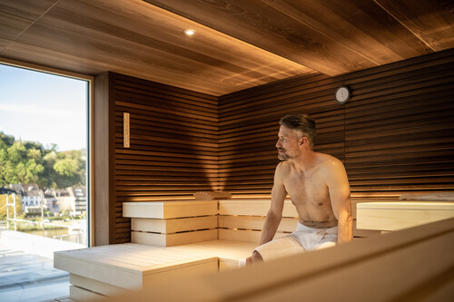 Finnische Sauna im Hotel Moselschlösschen mit Panoramafenster und direktem Moselblick